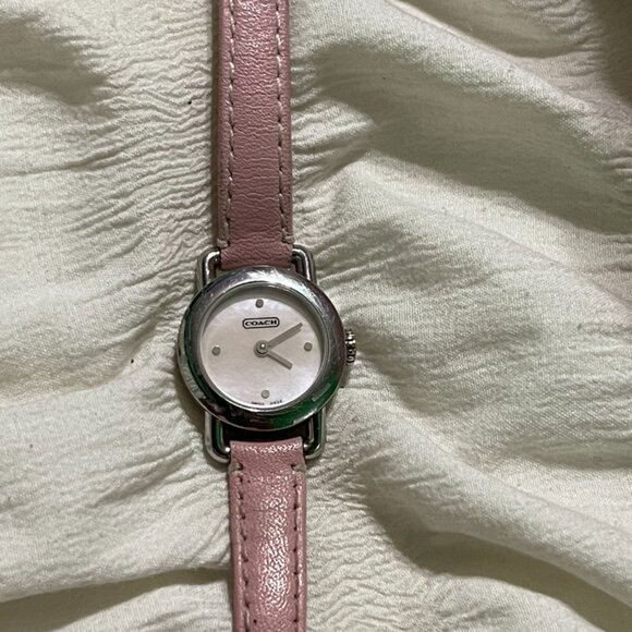 Coach Women’s Pink Leather Strap Watch Small Face Classic Style - Picture 2 of 4